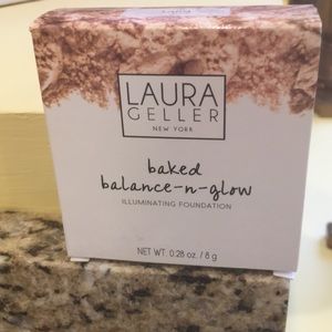 Laura Geller  Illuminating Foundation